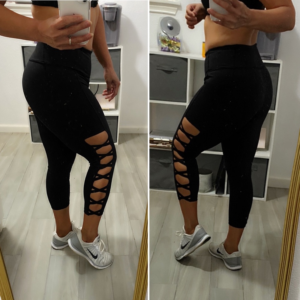 Victoria’s Secret Knockout Cutout Capris Size M